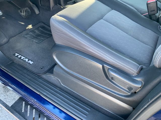 Used 2022 Nissan Titan SV AWD/4WD image 17