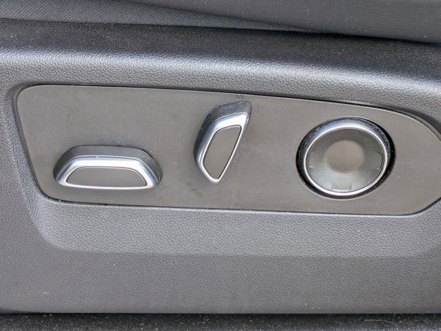 Used 2023 Cadillac Escalade Premium Luxury image 17