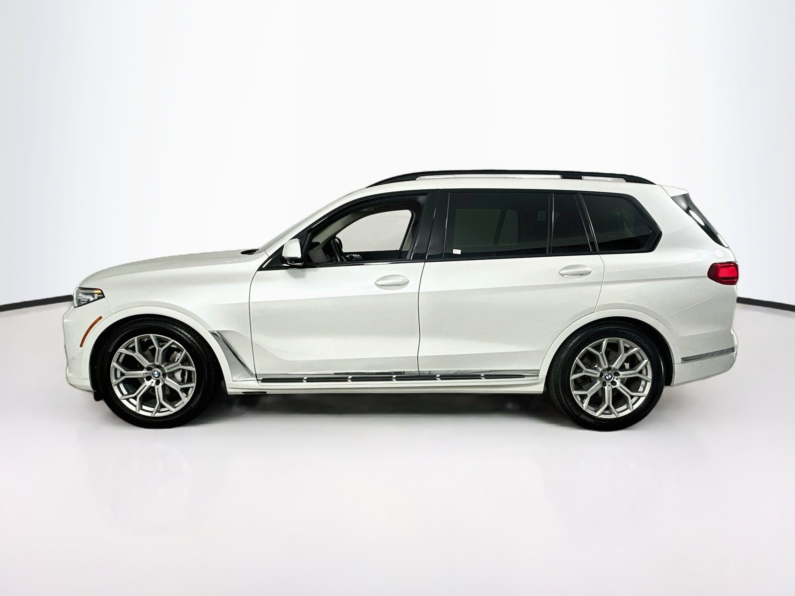 Used 2022 BMW X7 xDrive40i w/ Premium Package AWD/4WD image 8