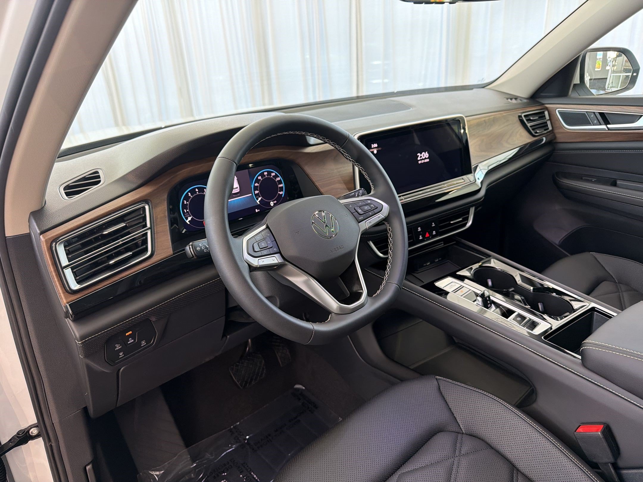 New 2026 Volkswagen Atlas SE FWD image 4