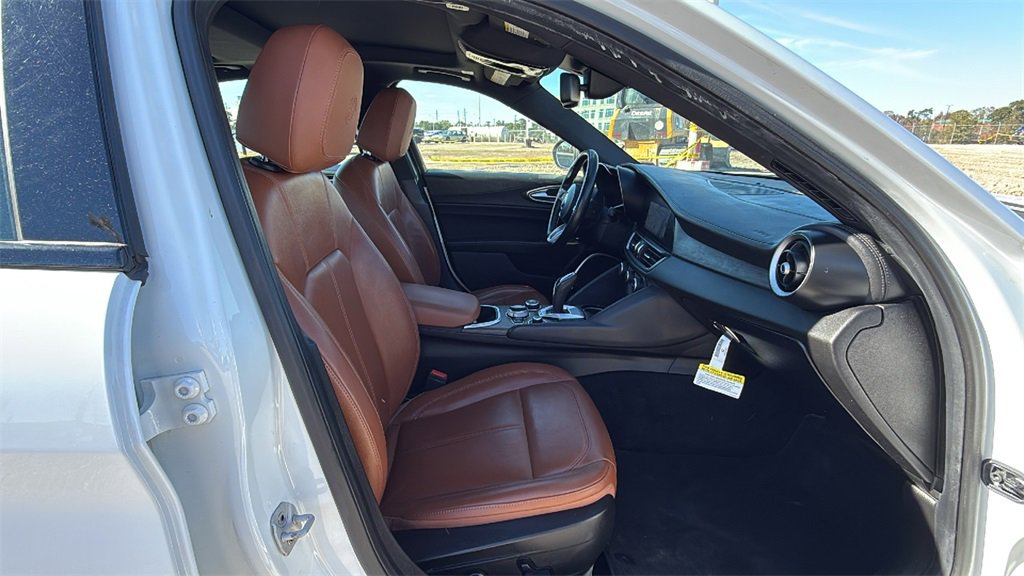 Used 2022 Alfa Romeo Giulia Ti image 32