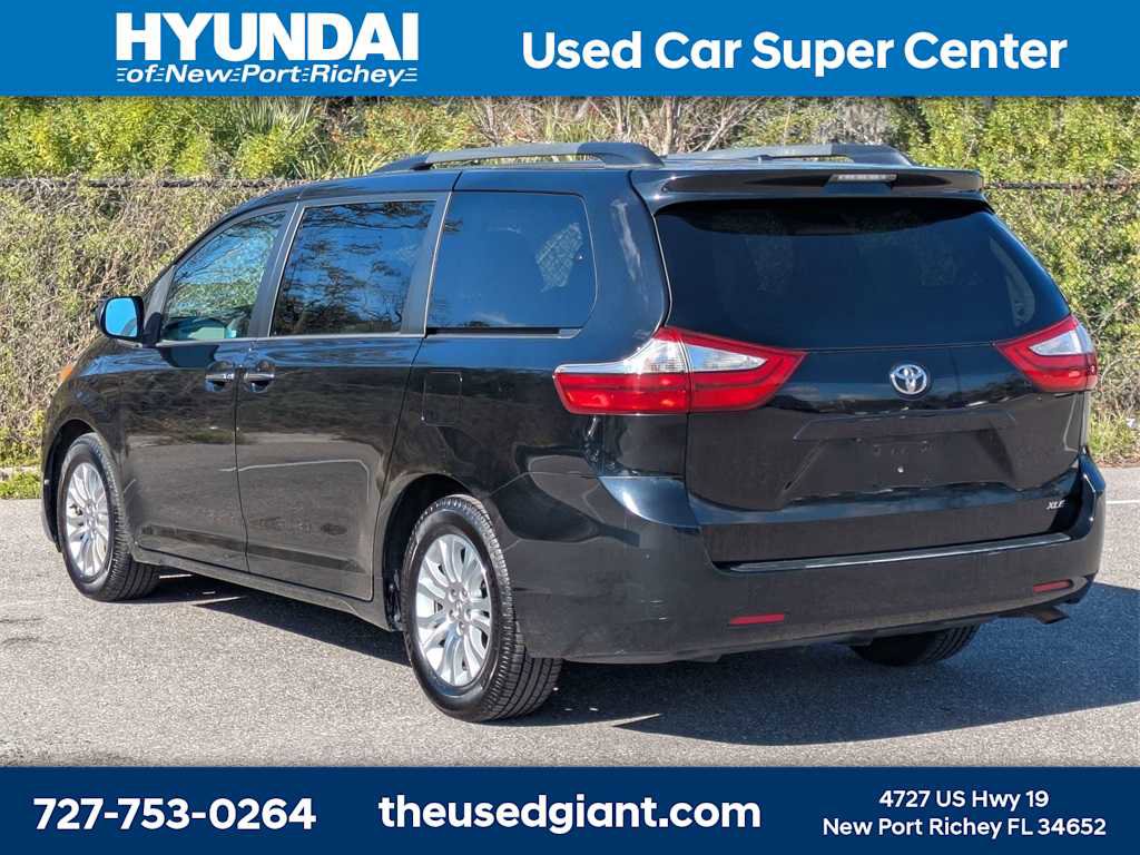 Used 2015 Toyota Sienna XLE image 3