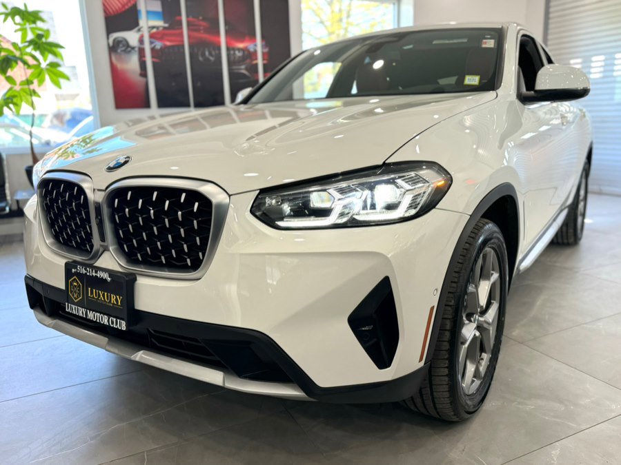 Used 2025 BMW X4 xDrive30i w/ Premium Package image 4