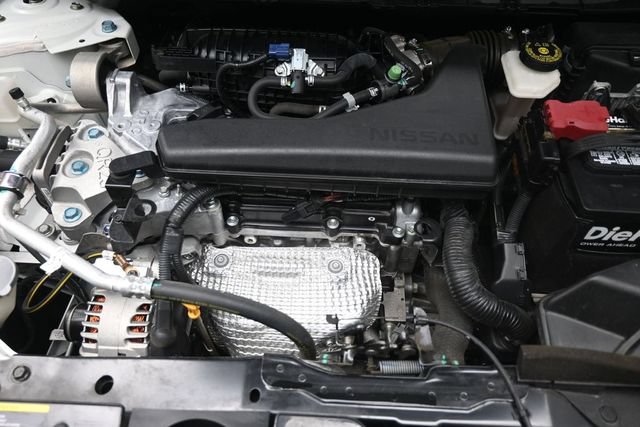 Used 2015 Nissan Rogue SV w/ SV Premium Package FWD image 29