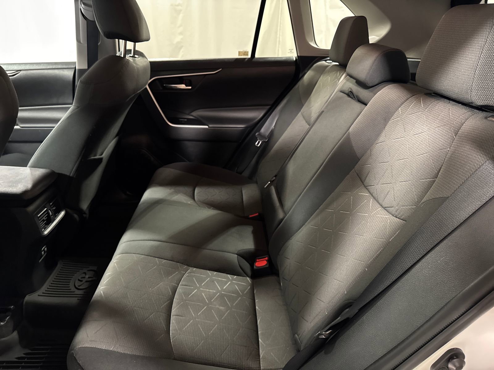 Used 2020 Toyota RAV4 XLE w/ XLE Grade Weather Package AWD/4WD image 5
