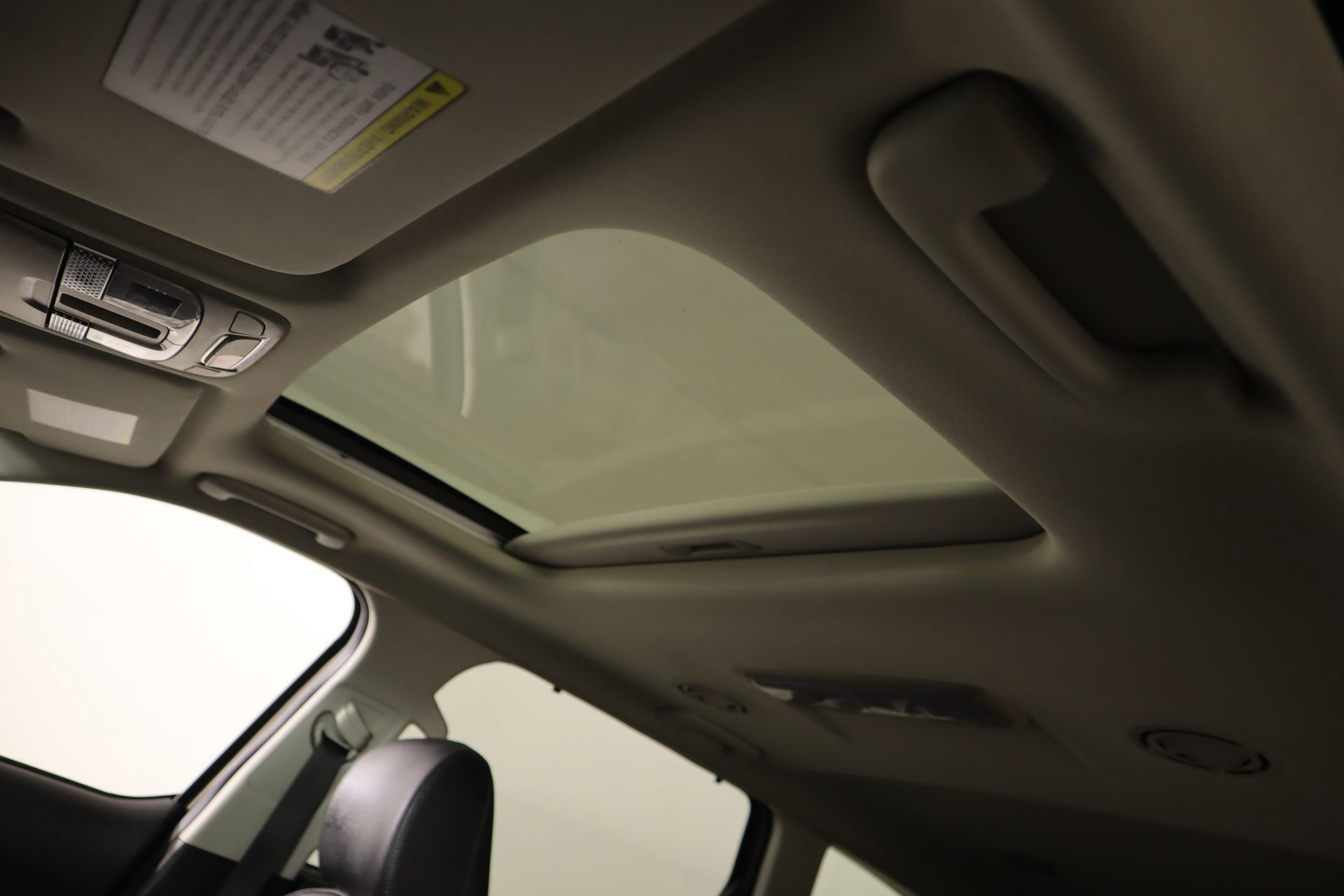 Used 2024 Kia Telluride EX w/ EX Captain's Chair Package image 16