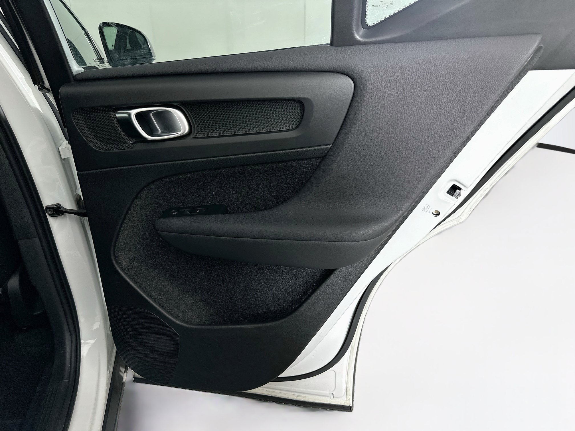 Used 2024 Volvo XC40 Recharge Plus w/ Protection Package Premier RWD image 30