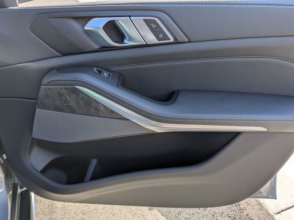 New 2026 BMW X5 sDrive40i image 17
