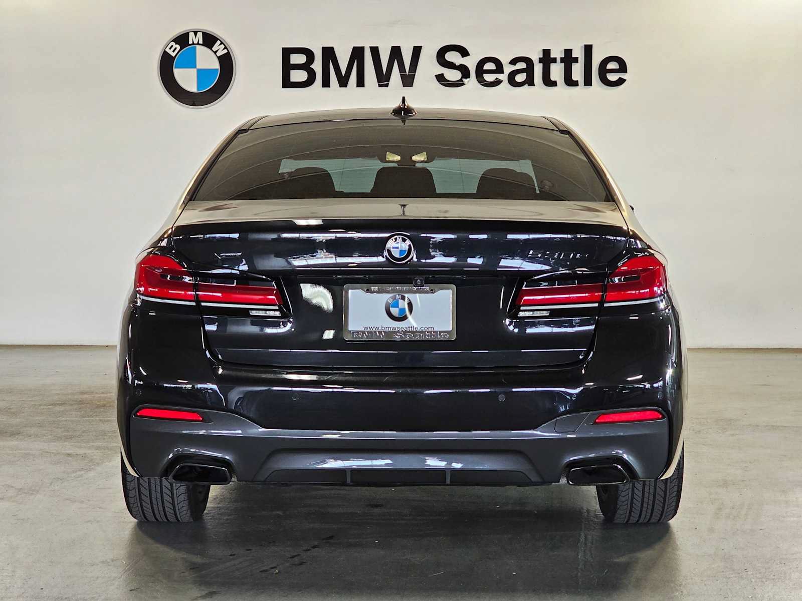 Used 2021 BMW 530e xDrive w/ M Sport Package AWD/4WD image 6