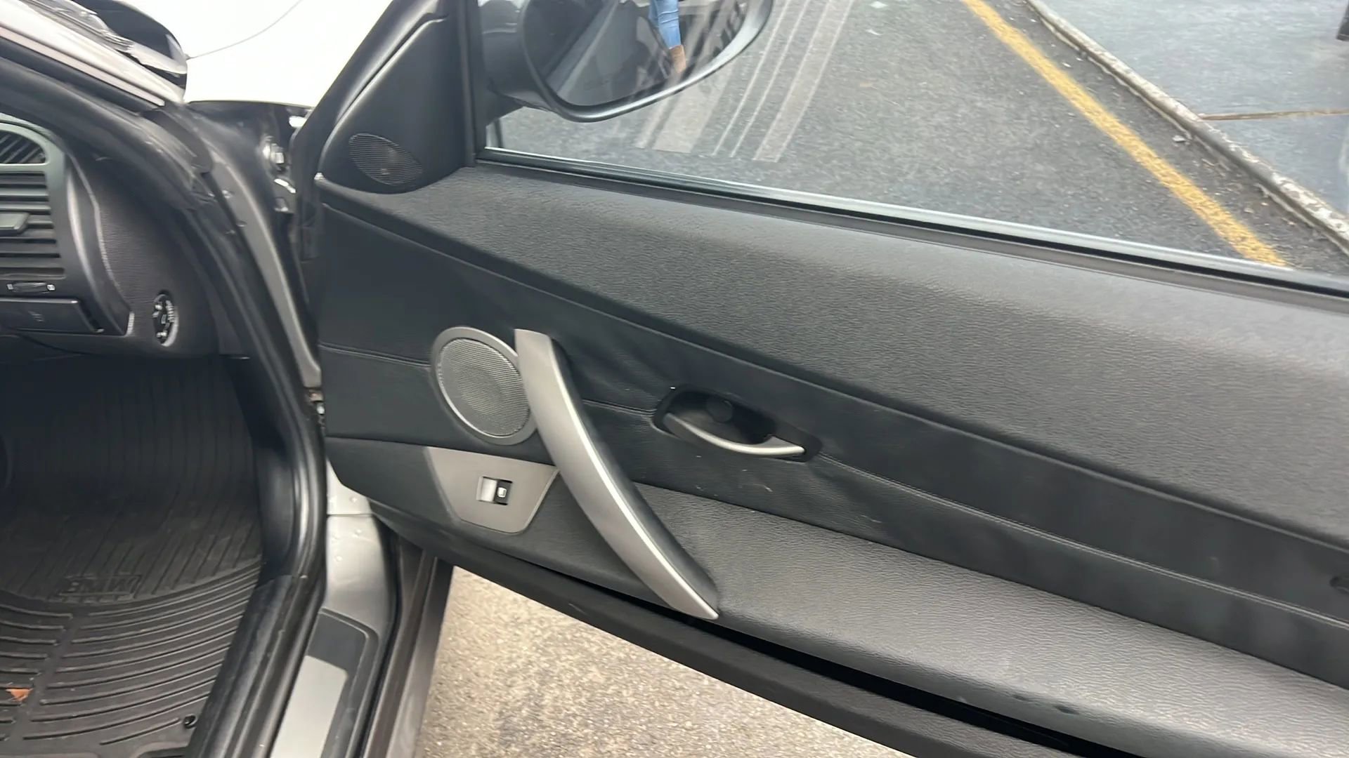 Used 2004 BMW Z4 2.5i image 25