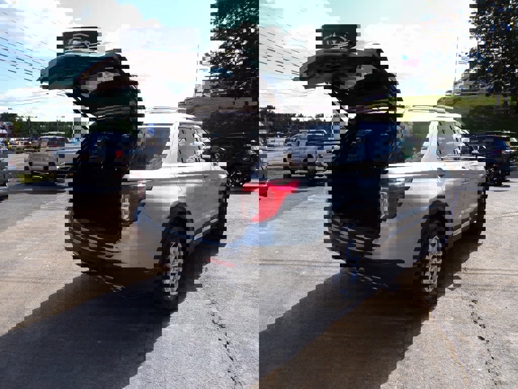 Used 2020 Ford Explorer XLT w/ Equipment Group 202A image 14