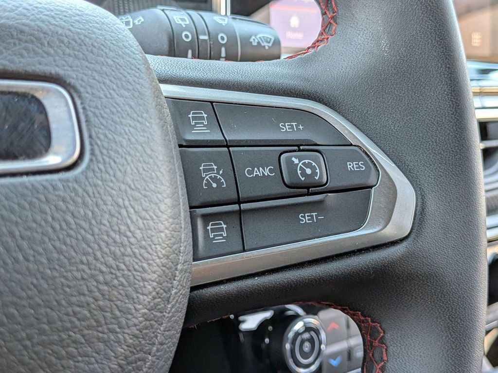 Used 2025 Jeep Compass Trailhawk image 21