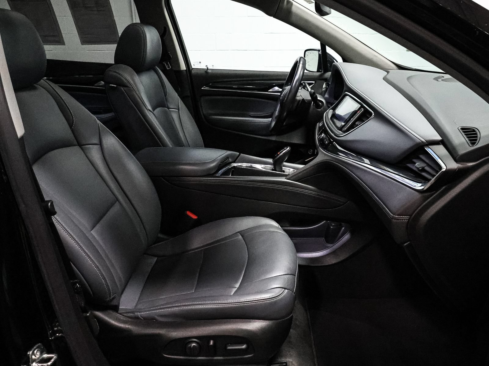 Used 2020 Buick Enclave Essence AWD/4WD image 23