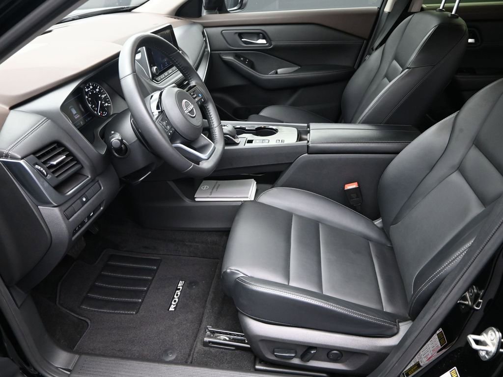 Used 2023 Nissan Rogue SV w/ SV Premium B Package image 15