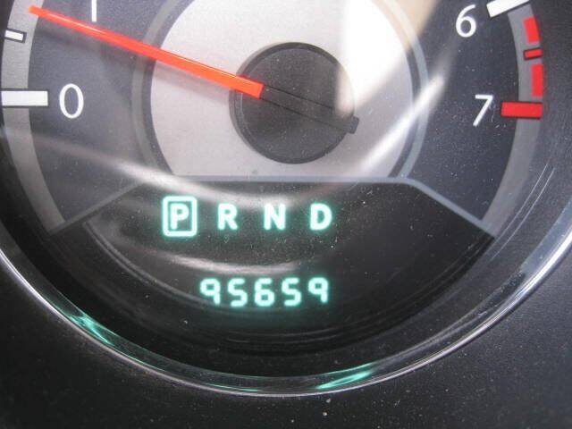 Used 2011 Chrysler 200 Limited FWD image 29