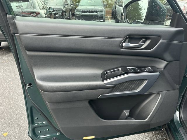 Used 2022 Nissan Pathfinder SL w/ SL Black Package image 11