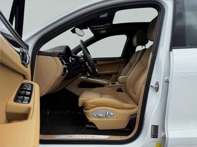 Used 2017 Porsche Macan Turbo image 17