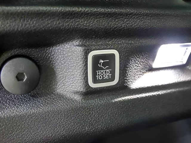 Used 2023 Jeep Grand Cherokee L Laredo AWD/4WD image 27