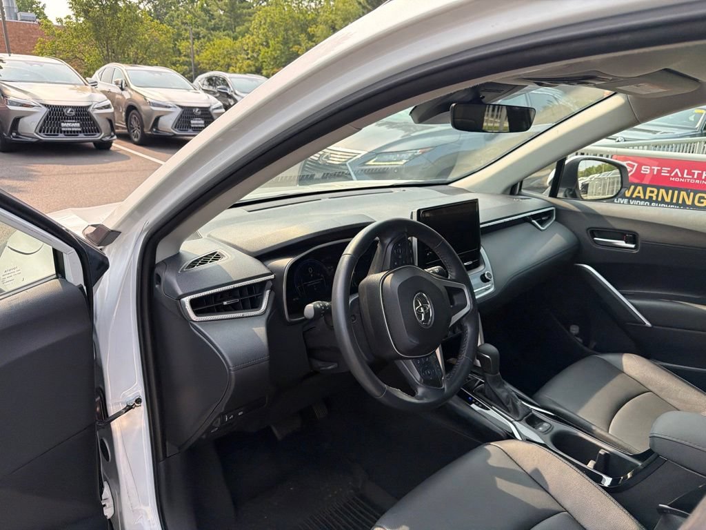 Used 2023 Toyota Corolla Cross XLE w/ Convenience Package AWD/4WD image 31