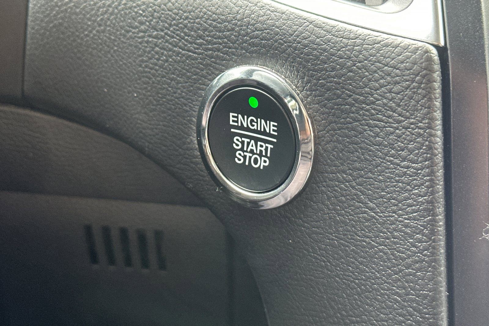 Used 2024 Ford Edge Titanium image 22