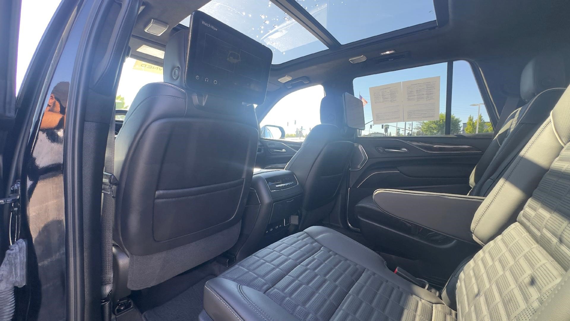 Certified 2024 Cadillac Escalade Premium Luxury Platinum AWD/4WD image 6