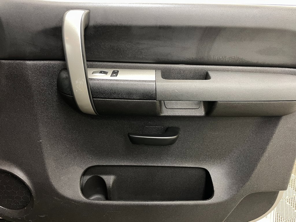 Used 2009 Chevrolet Silverado 2500 LT w/ Exterior Plus Package image 35