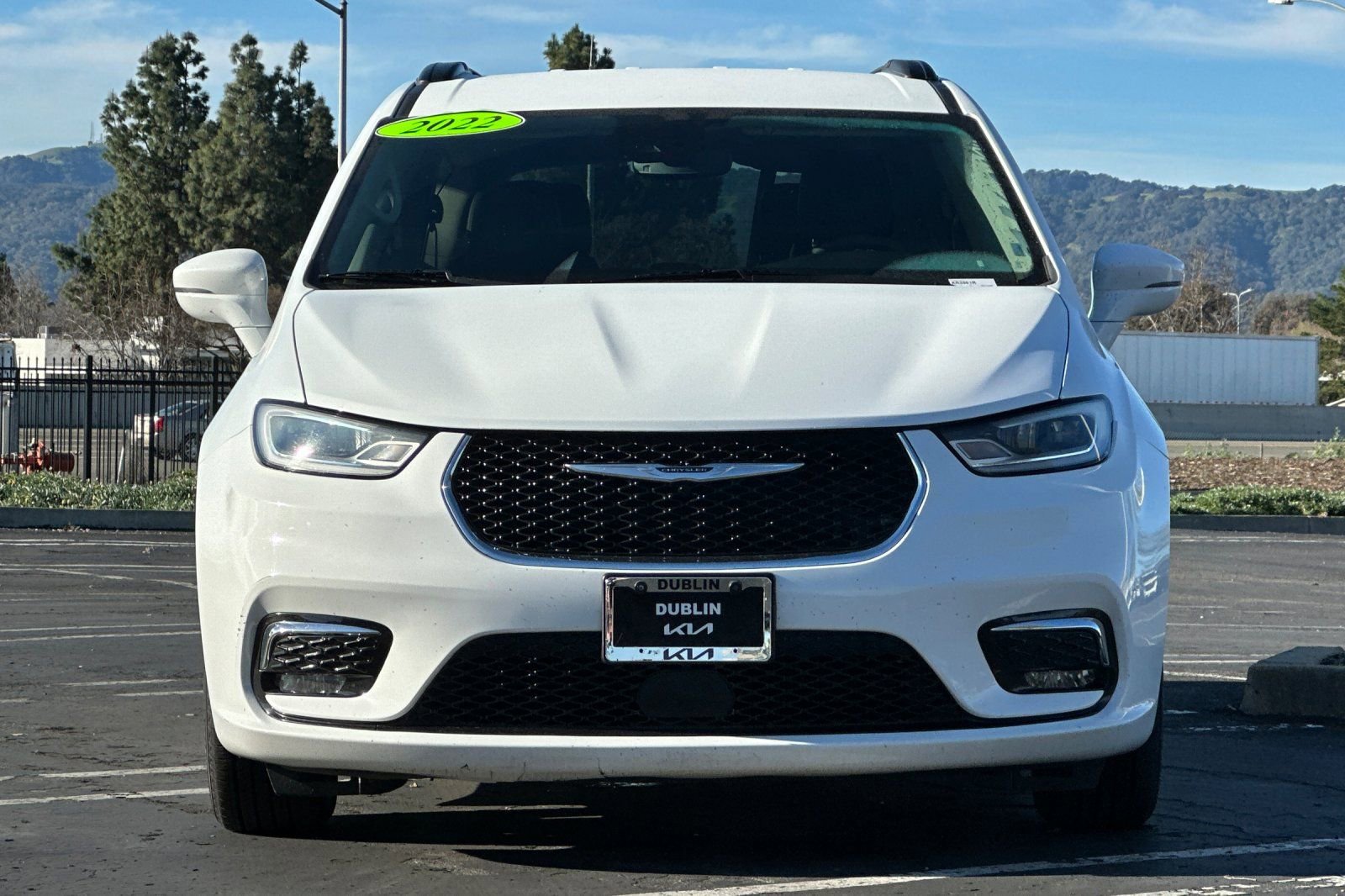 Used 2022 Chrysler Pacifica Touring-L FWD image 9