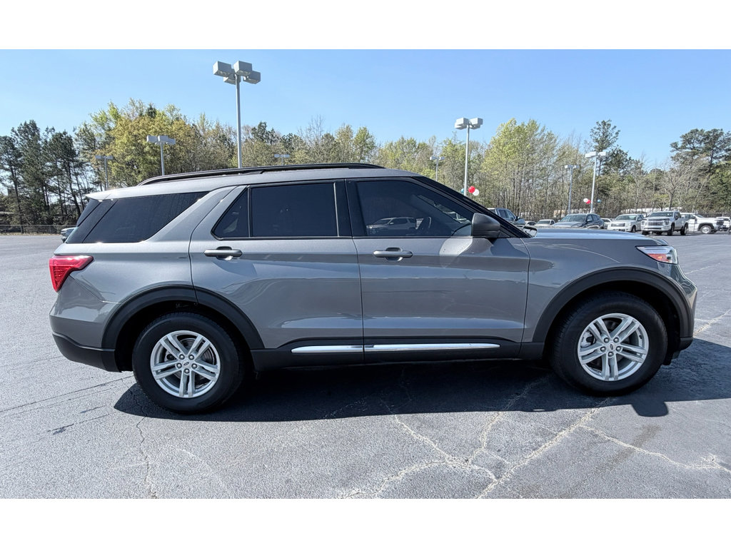 Used 2021 Ford Explorer XLT w/ Equipment Group 202A image 4
