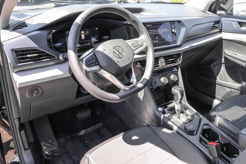 Certified 2023 Volkswagen Taos SE w/ Panoramic Sunroof Package AWD/4WD image 4