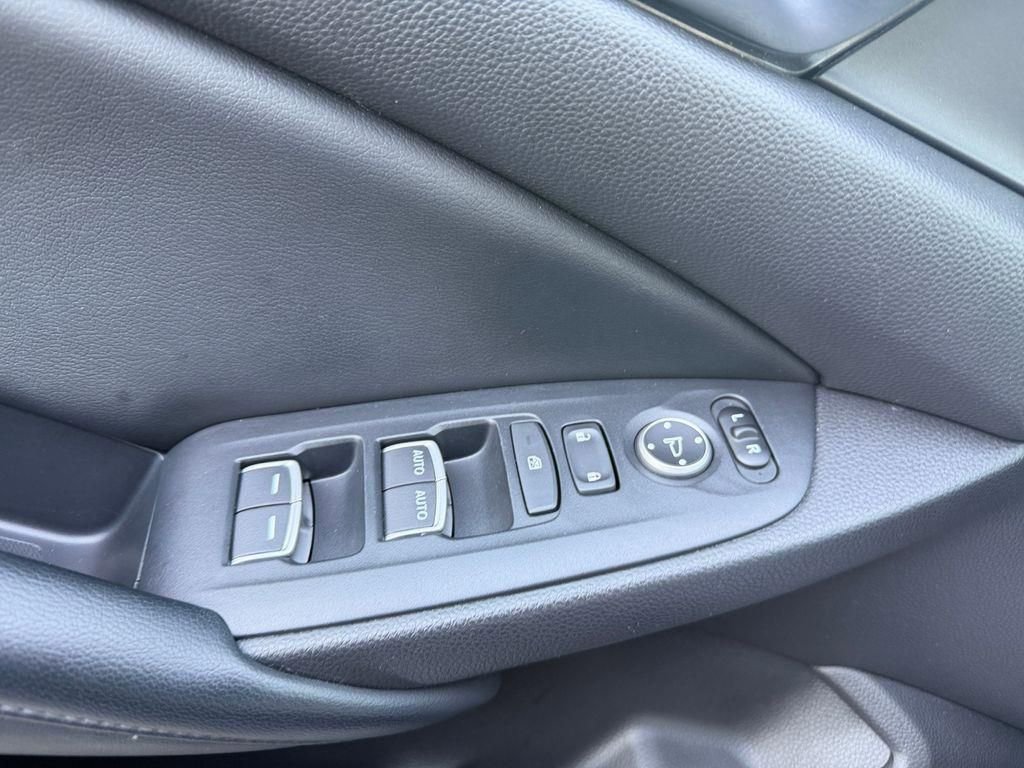 Used 2018 Honda Accord EX image 24