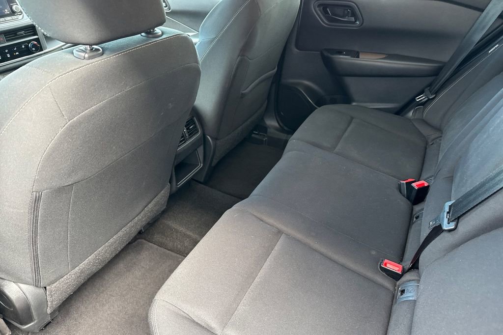 Used 2024 Nissan Rogue S image 12