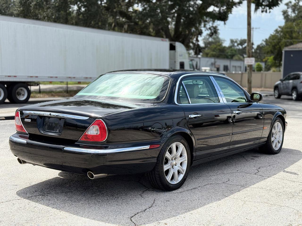 Used 2005 Jaguar XJ8 RWD image 5