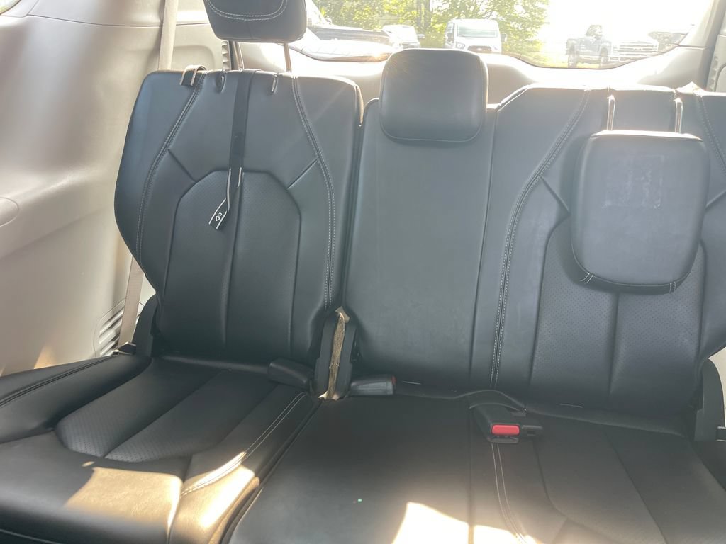Used 2023 Chrysler Pacifica Touring-L FWD image 23