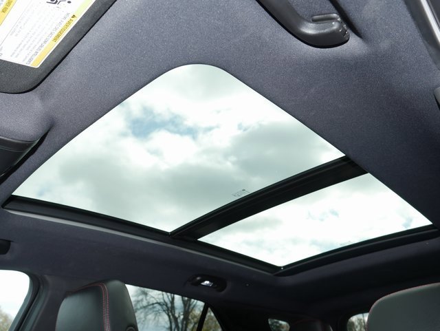 Used 2023 Chevrolet Equinox RS image 3