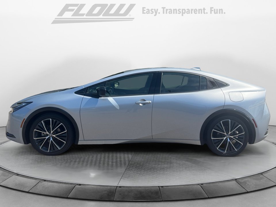 Used 2025 Toyota Prius XLE FWD image 4