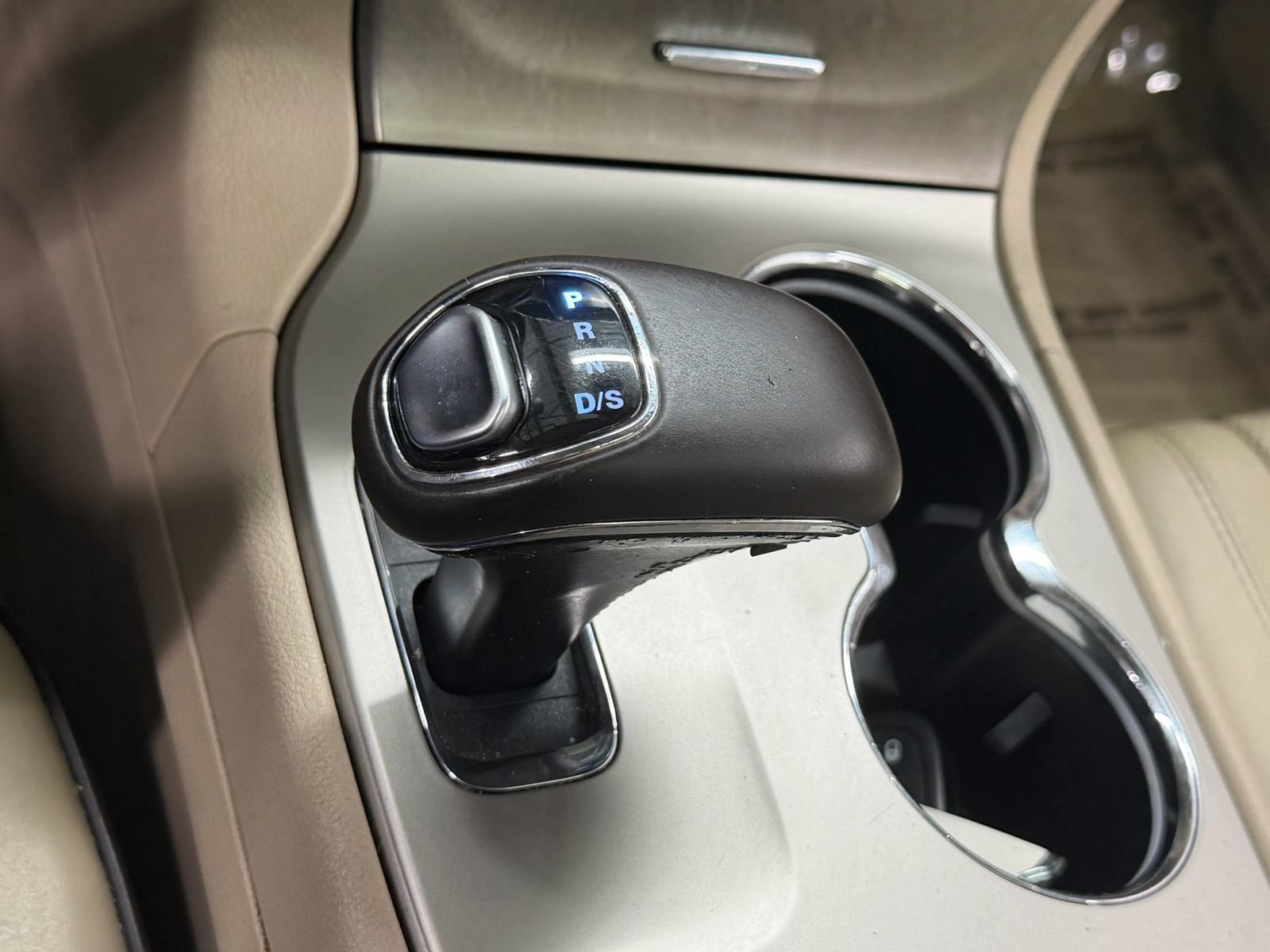 Used 2015 Jeep Grand Cherokee Overland AWD/4WD image 33