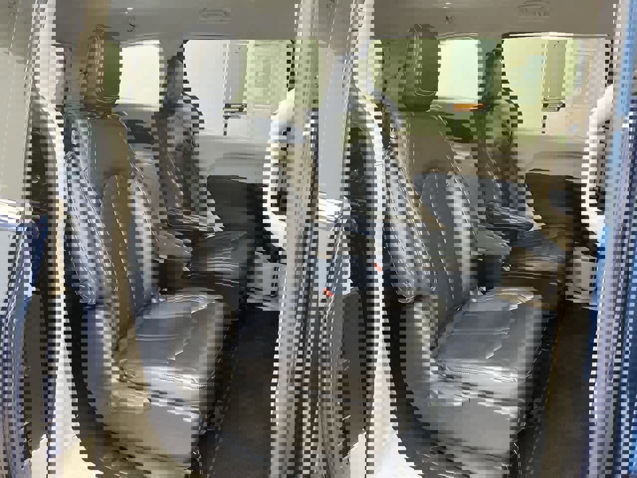 Used 2023 Chrysler Pacifica Touring-L image 18