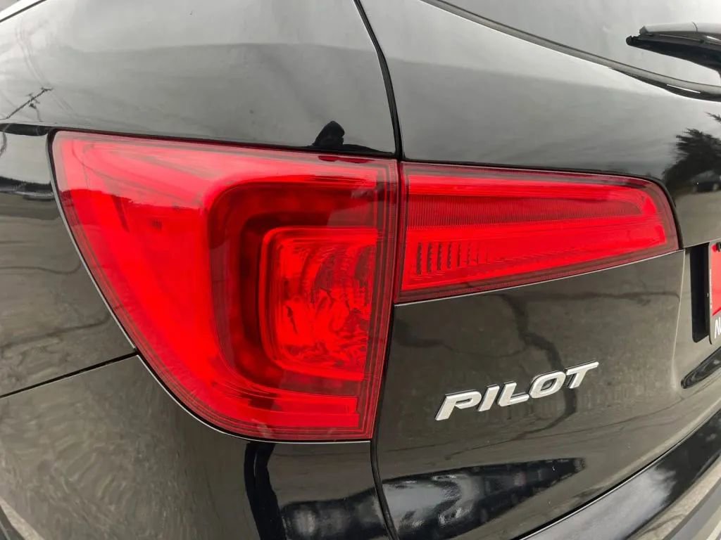 Used 2017 Honda Pilot Elite image 39