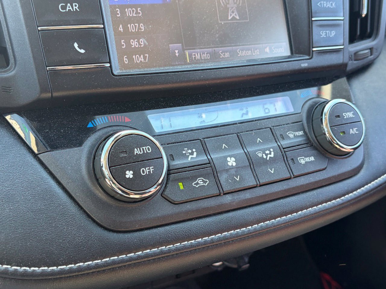 Used 2018 Toyota RAV4 XLE AWD/4WD image 10