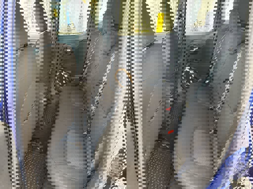 Used 2016 Jeep Renegade Latitude w/ Popular Equipment Group image 20