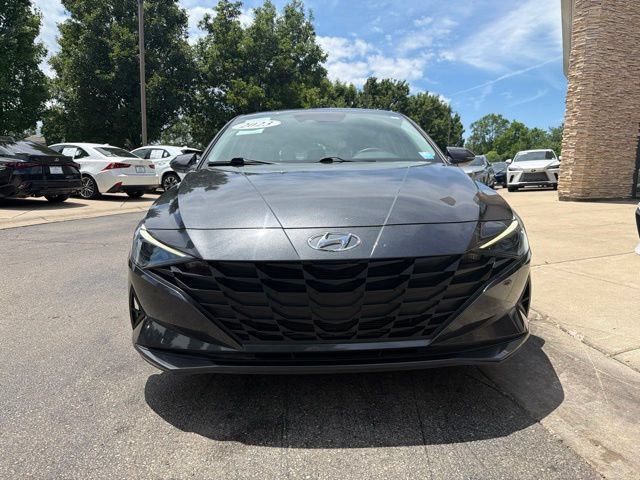 Used 2023 Hyundai Elantra SEL FWD image 2