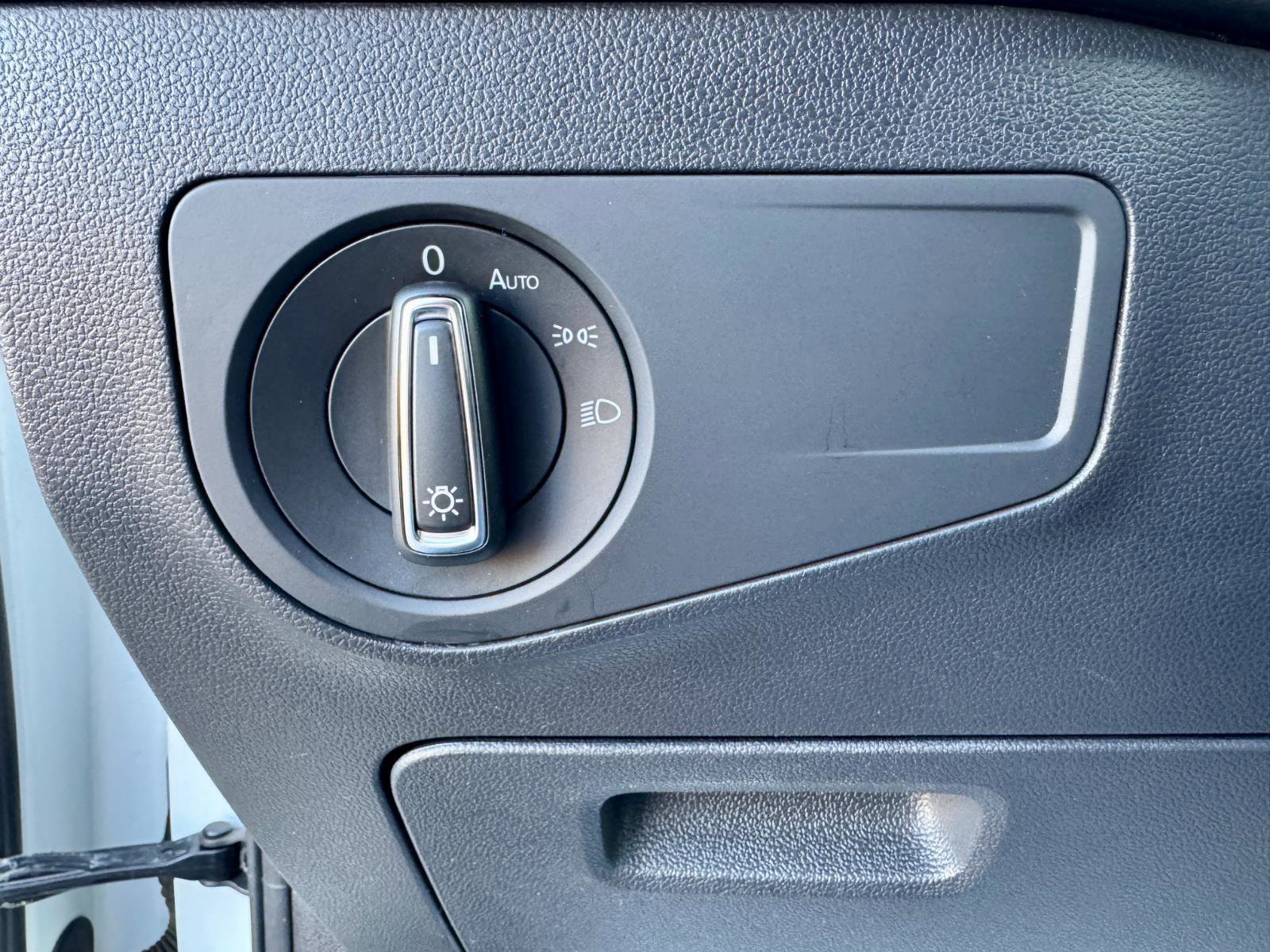 Used 2018 Volkswagen Tiguan SE image 20