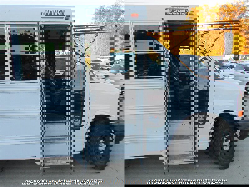 Used 2006 Chevrolet Express 3500 SHUTTLE BUS VAN w/ School Bus Package image 6