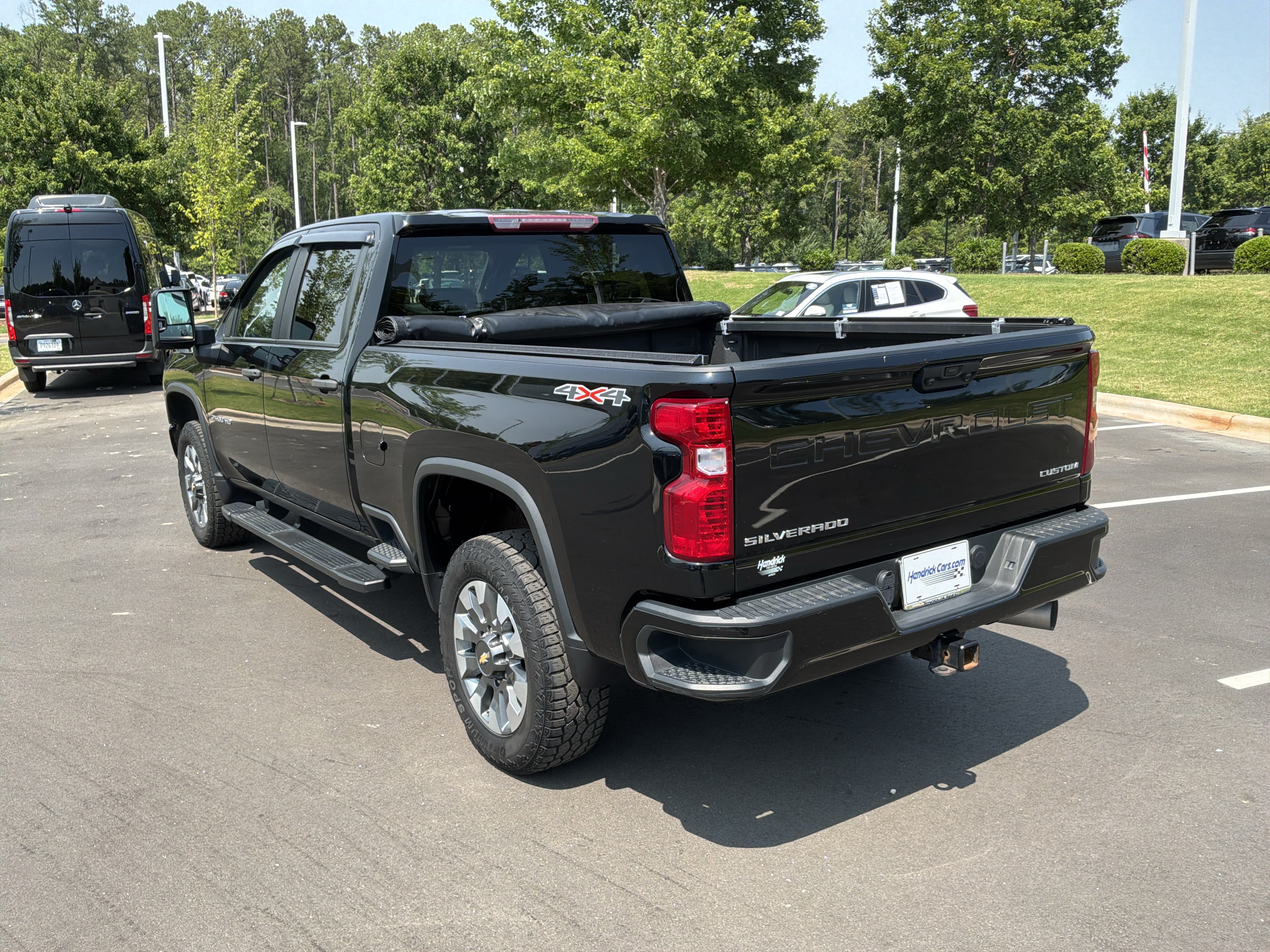 Used 2022 Chevrolet Silverado 2500 Custom w/ Custom Value Package AWD/4WD image 8