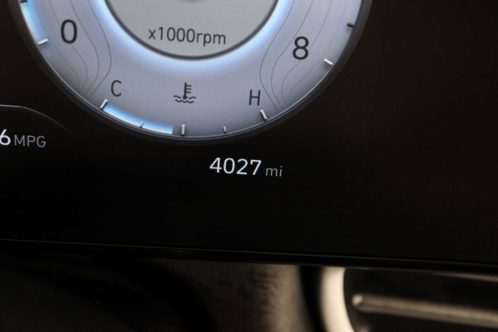 Used 2025 Hyundai Elantra Limited image 28