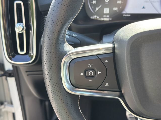 Used 2021 Volvo XC40 T5 R-Design w/ Advanced Package AWD/4WD image 25