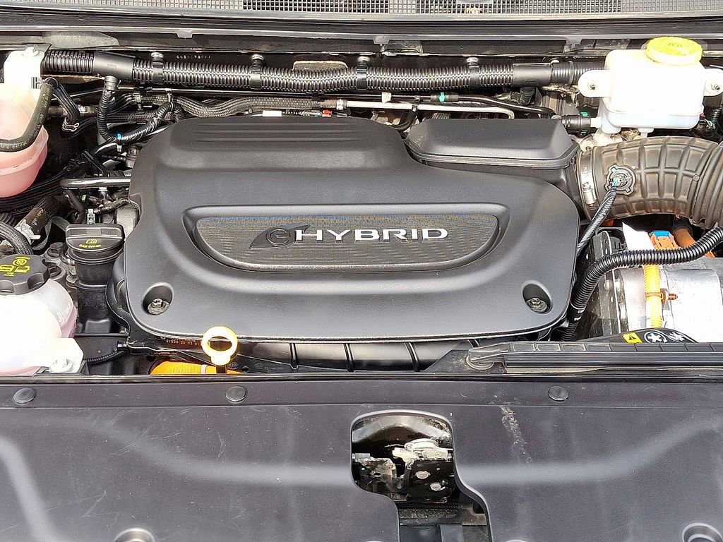 Used 2023 Chrysler Pacifica Touring-L image 29