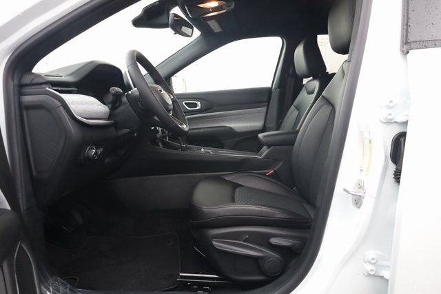 New 2026 Jeep Compass Latitude image 11