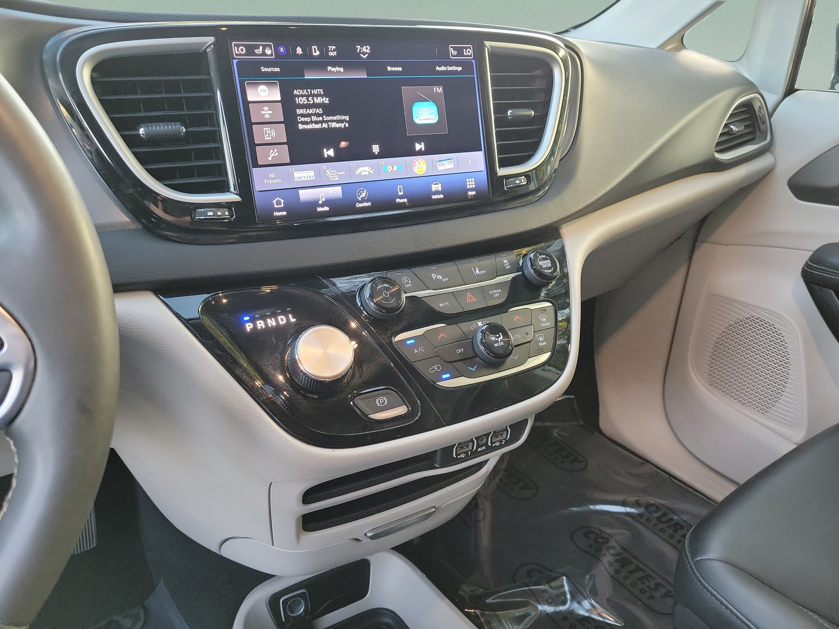 Used 2024 Chrysler Pacifica Touring-L FWD image 26
