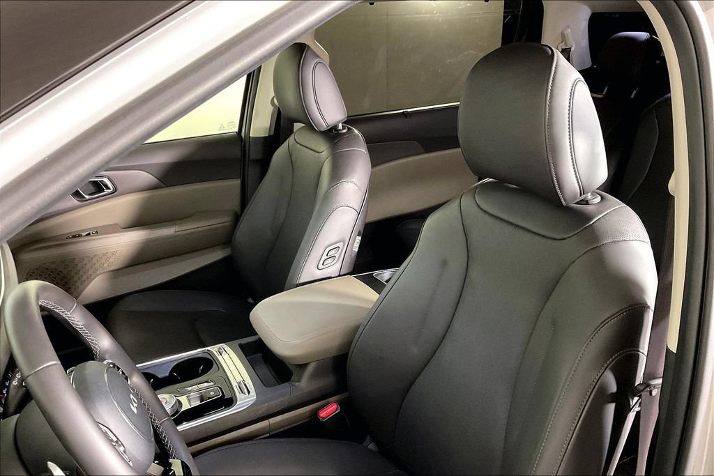 Used 2026 Kia Carnival SX FWD image 24